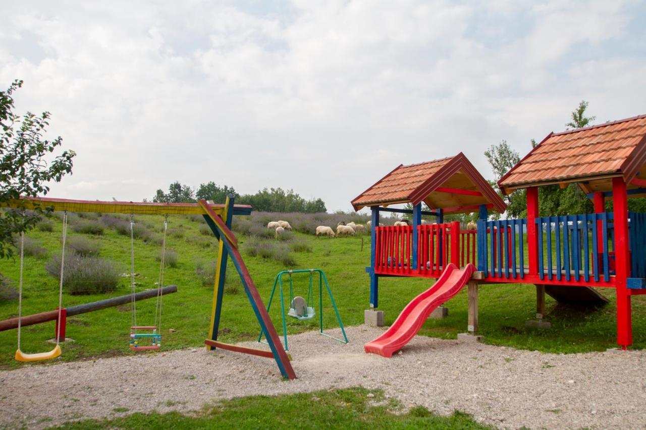 Lavanda Farm Apartmani Rakovica Dış mekan fotoğraf